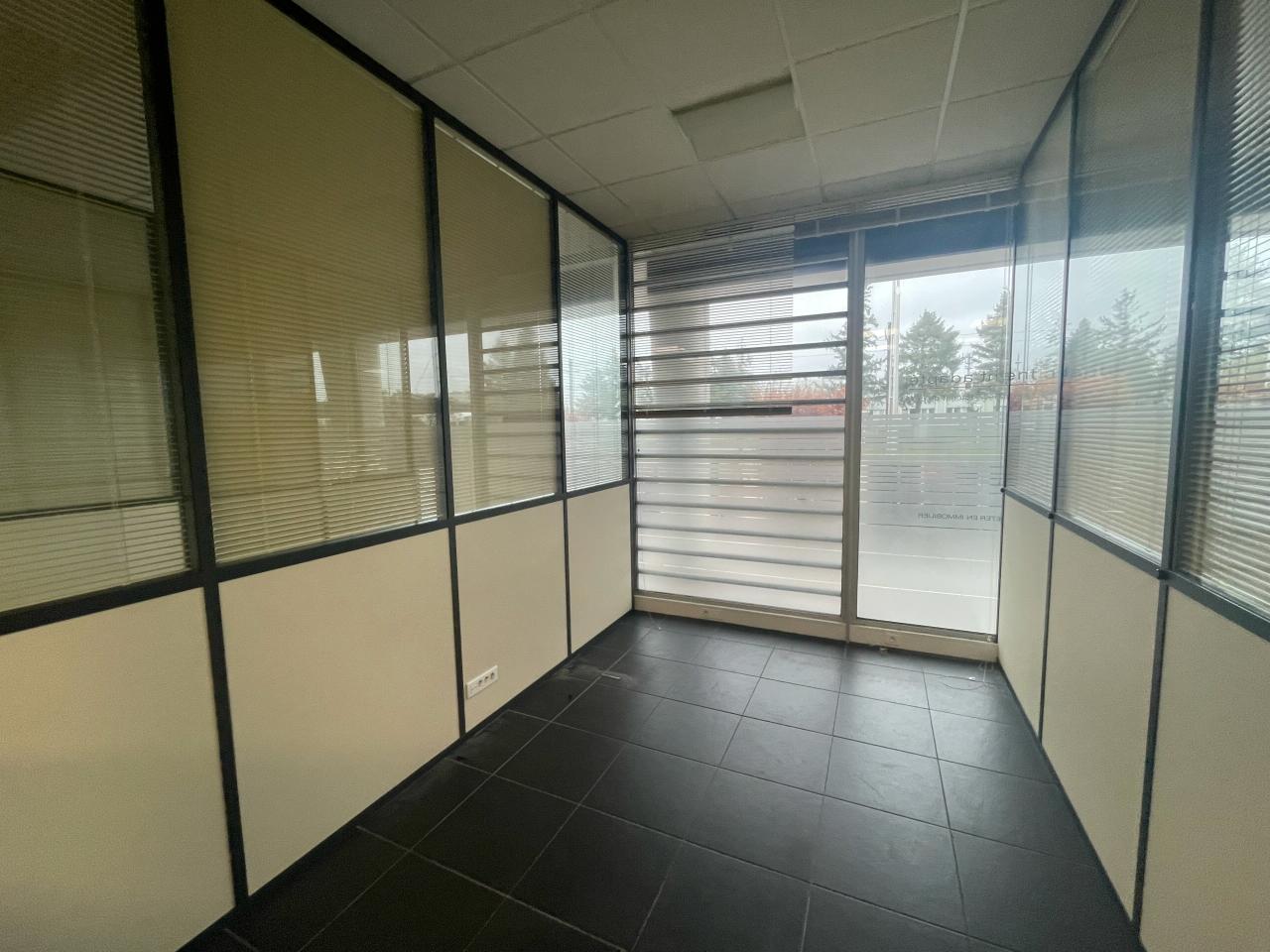 Commerce Saint-Herblain 233m² Location commerce Saint-Herblain Loire-Atlantique OLCOM2531143 2